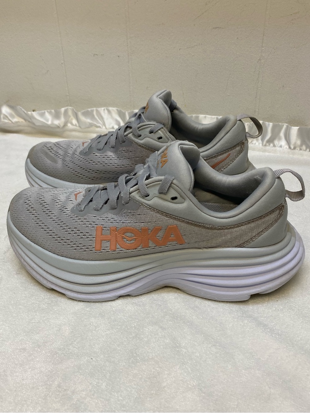 HOKA WOMEN'S BONDI 8 RUNNING SHOES SIZE 7